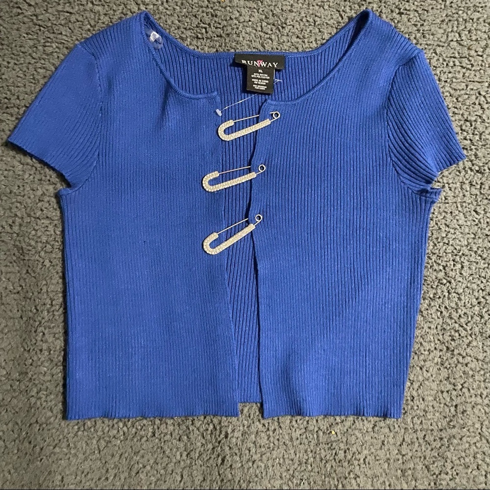 Runway fashion cropped sweater top